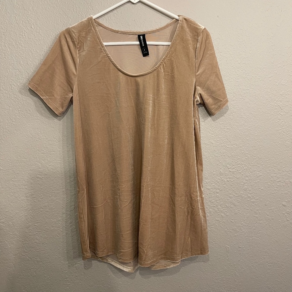 Agnes & Dora Short Sleeve Velvet top
